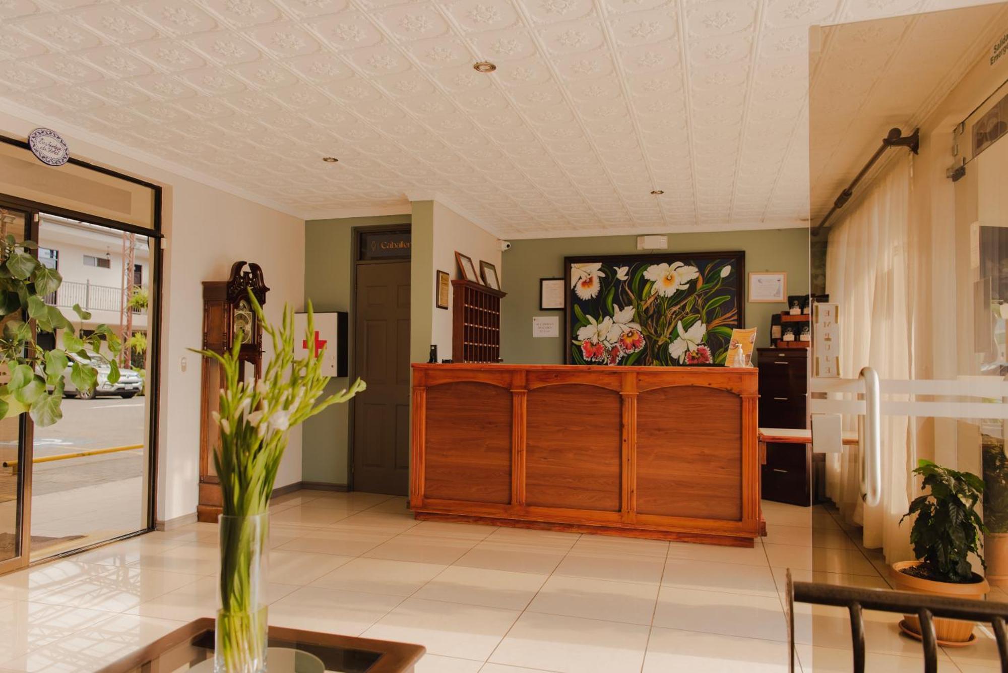 Hotel Y Restaurante El Guarco Cartago Exteriör bild