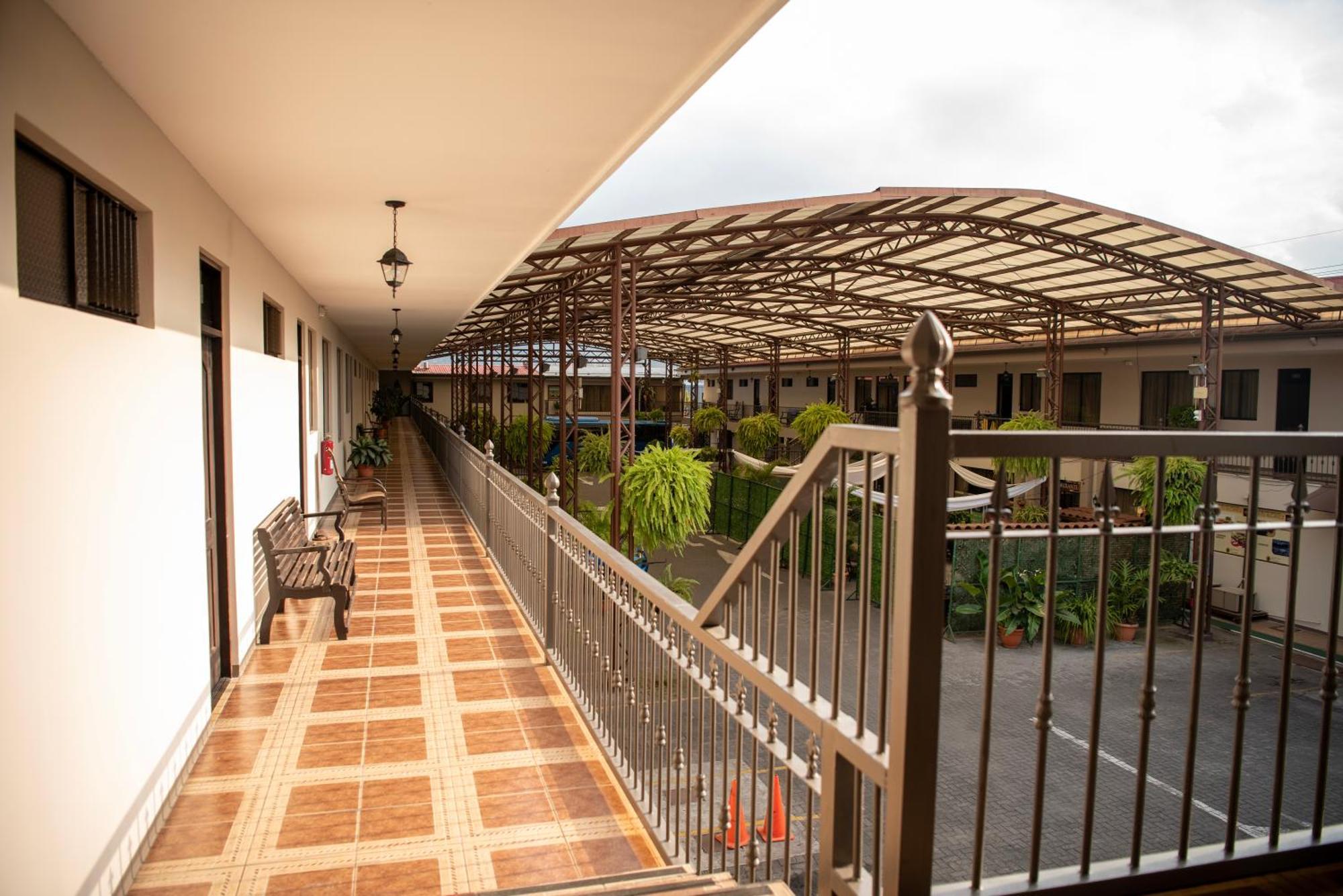 Hotel Y Restaurante El Guarco Cartago Exteriör bild